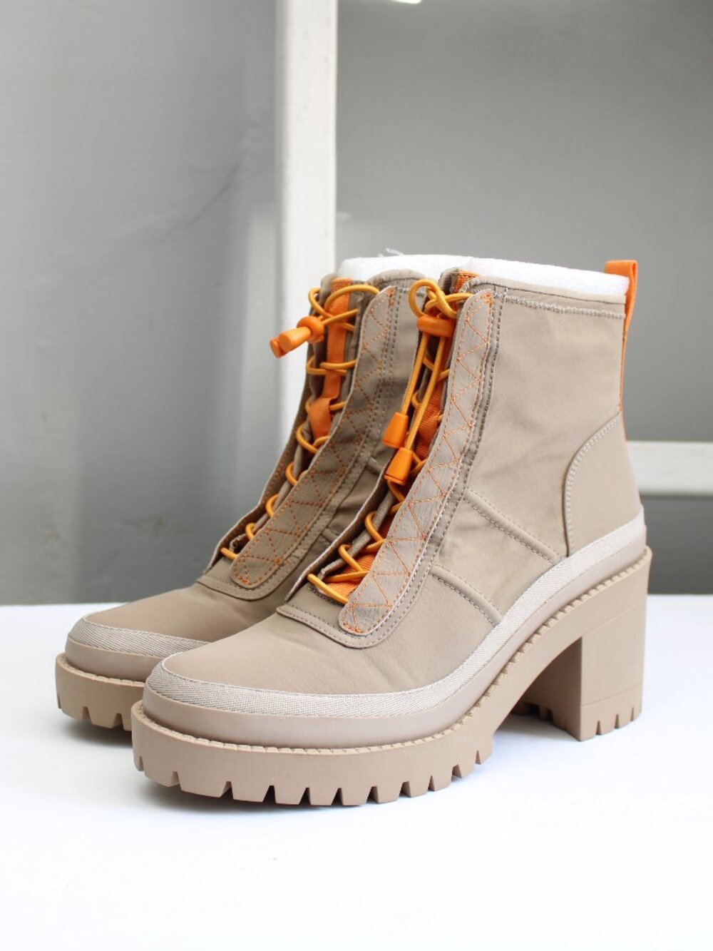 Steve Madden Contender Ankle Booties Tan Orange Block Heel Boots sz 11 NWOT